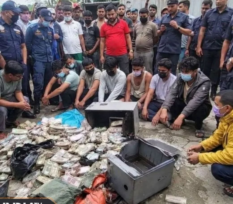 नेपाल में बाढ़ में बहा बैंक लॉकर, 92 लाख लूटे; 29 गिरफ्तार